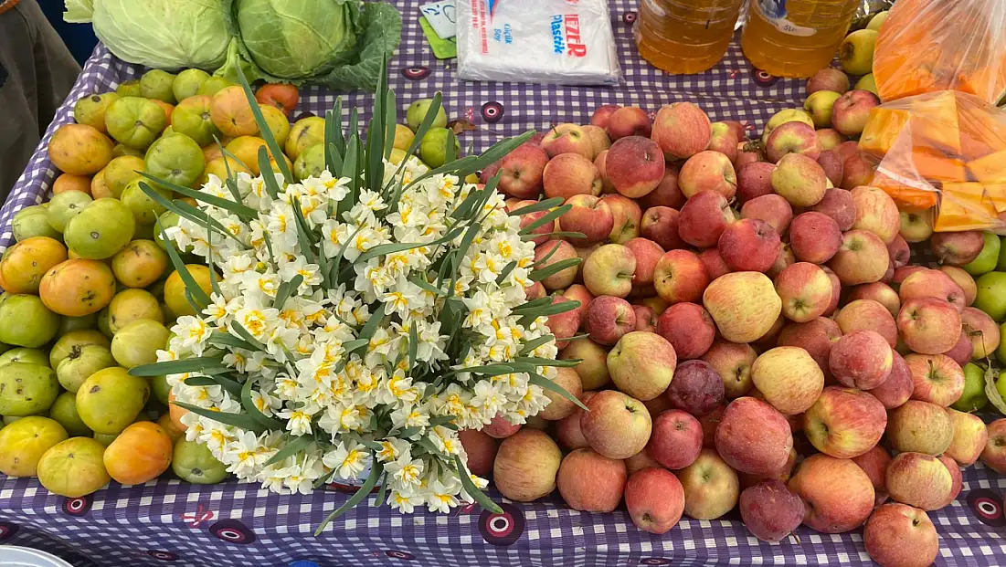 Fethiye Cuma Pazarı’nda üreticiler ürünlerini vatandaşla buluşturdu