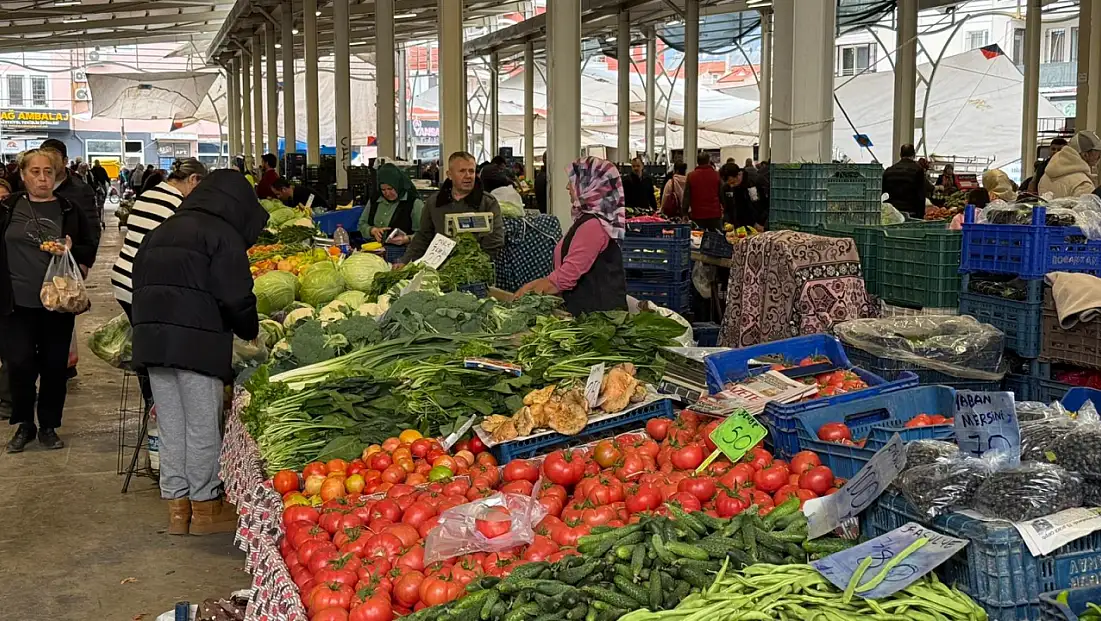 Fethiye Cumartesi Pazarı’nda taze sebze ve meyve fiyatları