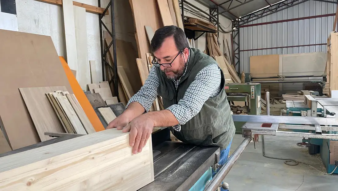 Fethiye’de sipariş üzerine mobilya üretimi: Çırak bulmak zor