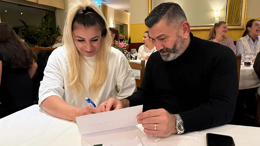 Fethiyeli Songül Ayten, Wbf ve Wbo Kemer maçları için sözleşme imzaladı