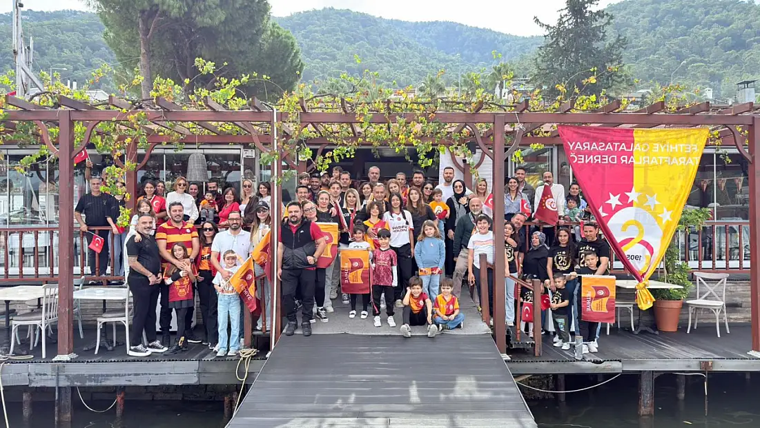 Galatasaraylılar Cumhuriyet’in 102. yılını coşkuyla kutladı