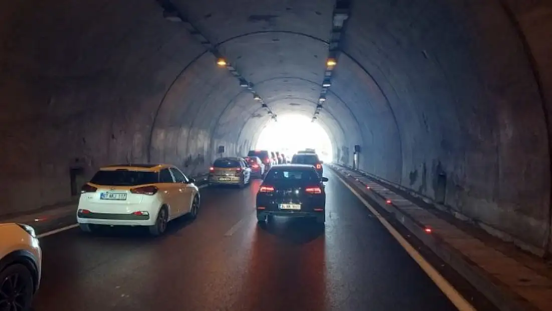 Göcek Tüneli’nde öğle saatlerinde yoğunluk var