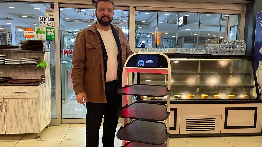 Restoranda Servis Robotu Kullanılıyor