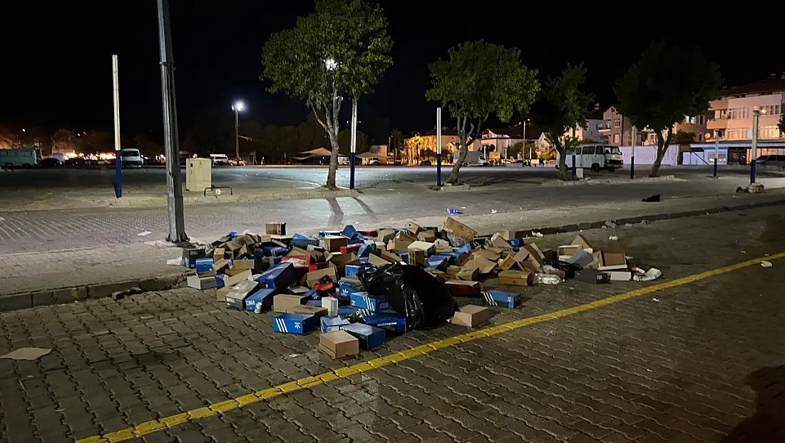 Salı Pazarı sonrası çöp birikintisi tepki çekti