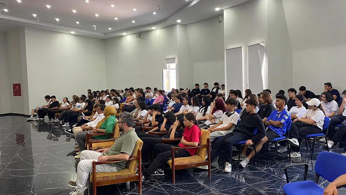 'Suç Haberlerinin Gençlerin Değer Algılarına Etkisi' Paneli Düzenlendi
