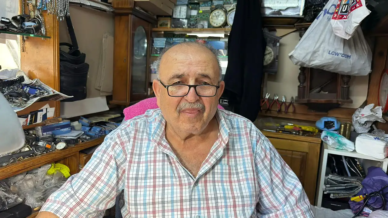 55 Yıldır Eski Saatleri Hayata Döndürüyor