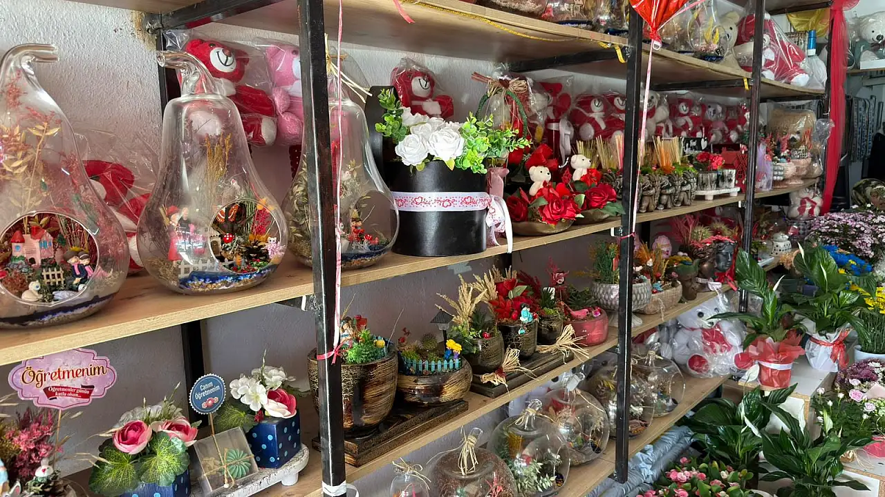 Öğretmenler Günü'nde çiçekçilerde yoğunluk