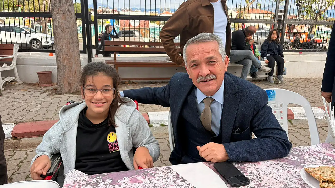 Fethiye'de Atatürk İlkokulu kermesine yoğun katılım