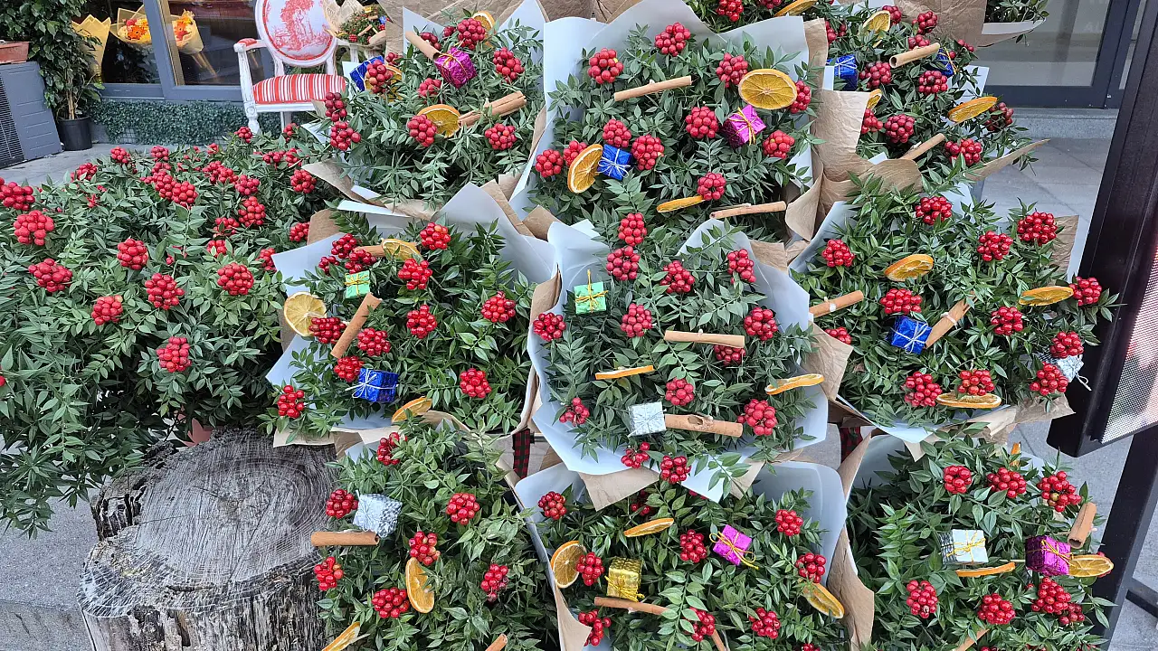 Bernis Çiçekçilikten yılbaşına özel 'Kokina' ve 'Tasarım Ağaçlar'