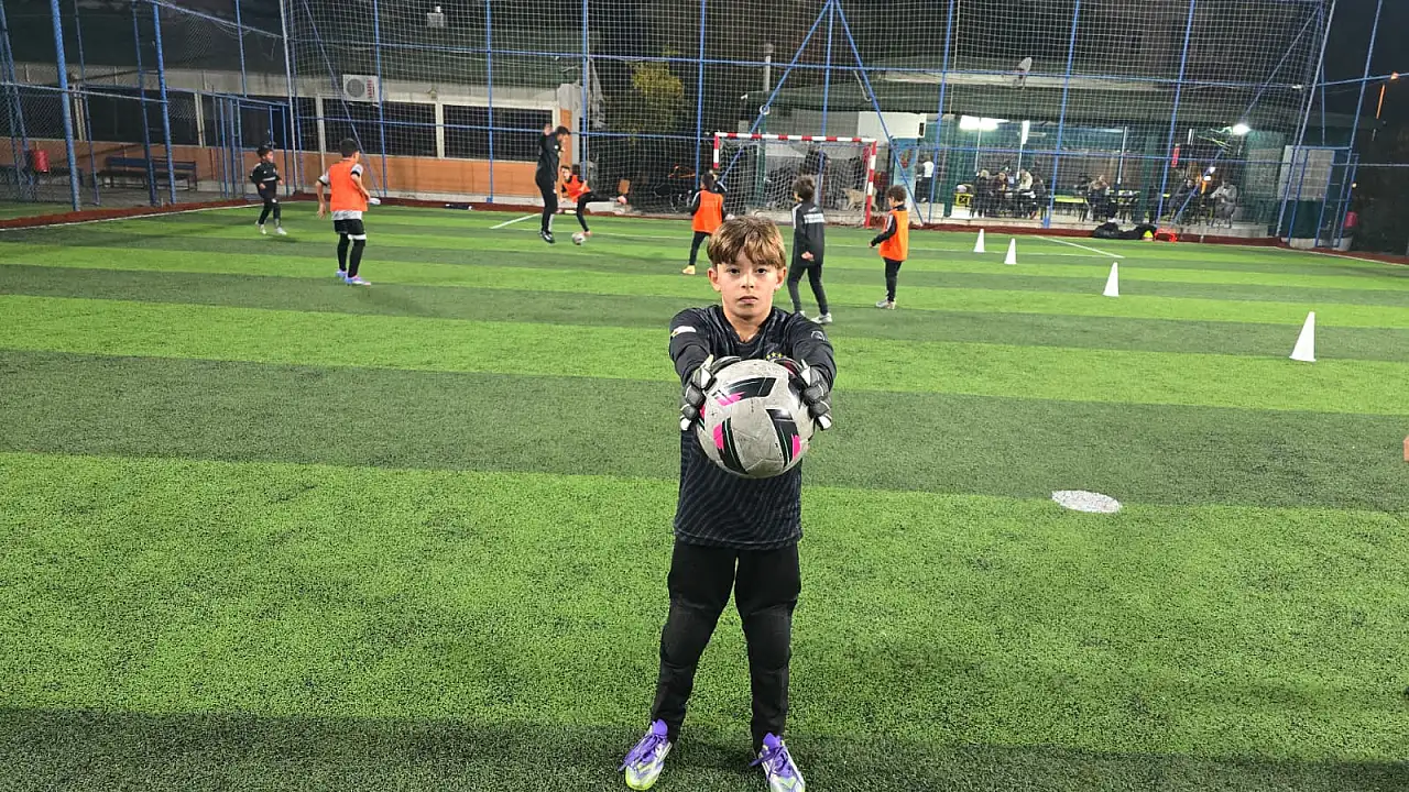 Atletik Futbol Akademi'de Küçük Yaş Gruplarına Futbol Eğitimi