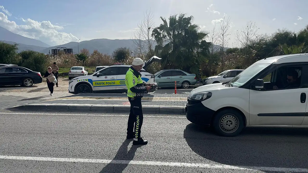 Fethiye Devlet Hastanesi önünde motosiklet ve otomobillere yönelik uygulama