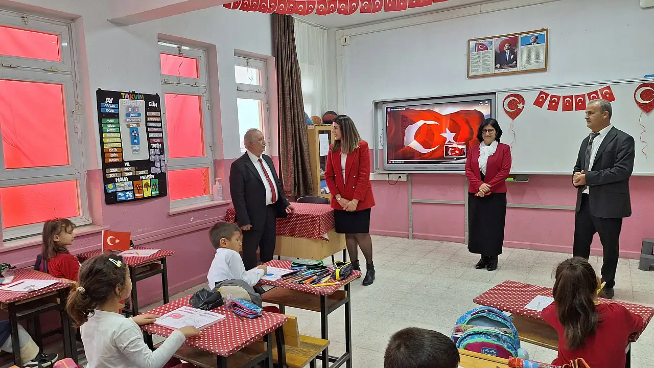 Seydikemer'de öğrenciler ikinci döneme 'Bayrak Sevgisiyle' başladı