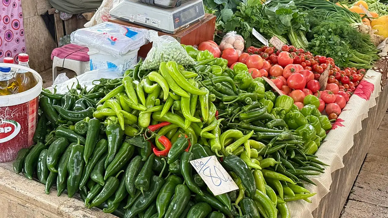 Fethiye'de Cuma Pazarı tezgahlarında sebze ve meyve fiyatları