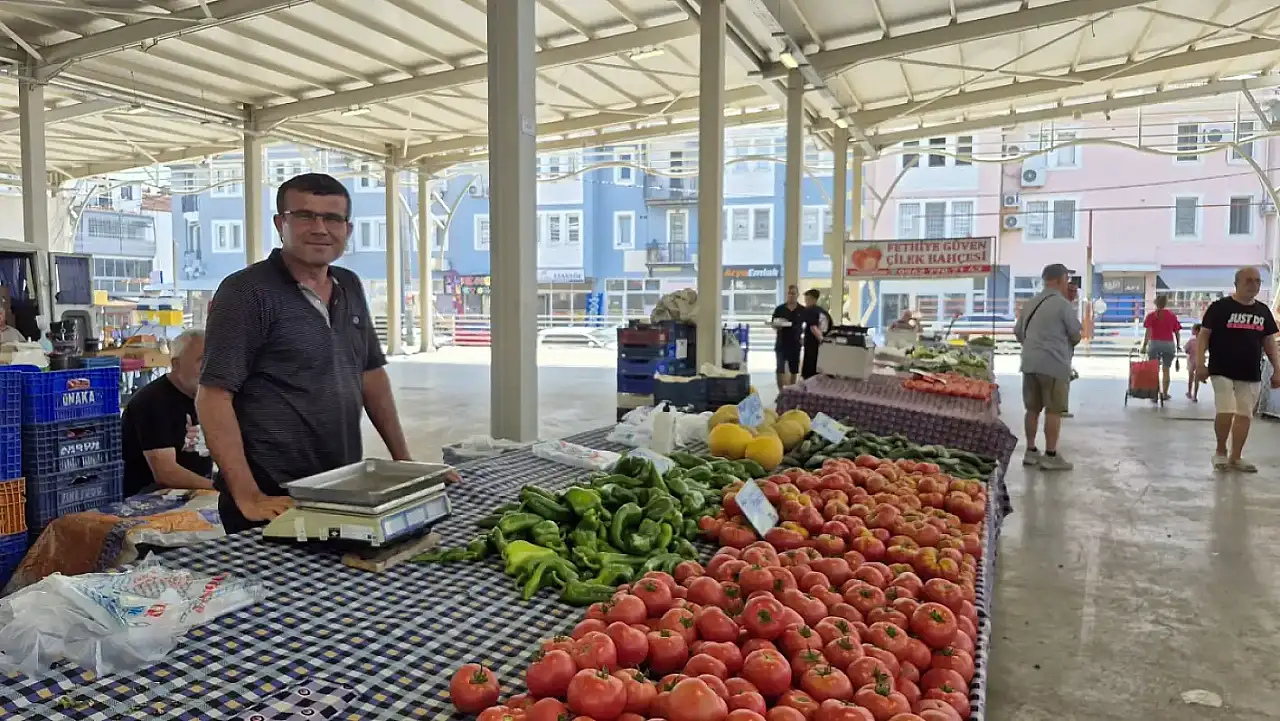Fethiye'de bayramın ikinci günü yerel üreticiler pazarda
