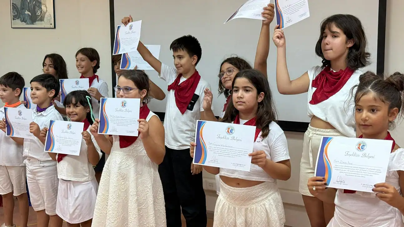 Kardelen Sanat Derneği 2 Aylık Yaz Programını Gösteri ile Sonlandırdı