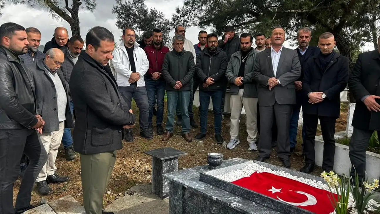 Merhum Cengiz Çay kabri başında anıldı, lokma hayrı yapıldı
