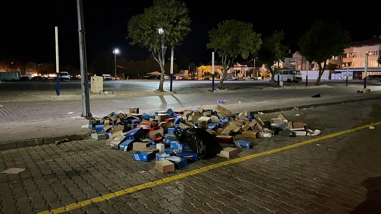 Salı Pazarı sonrası çöp birikintisi tepki çekti