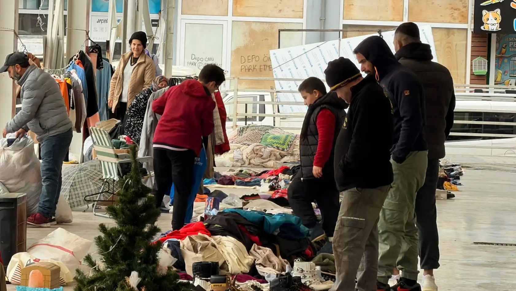 Patlangıç'ta ikinci el pazarı sakin başladı