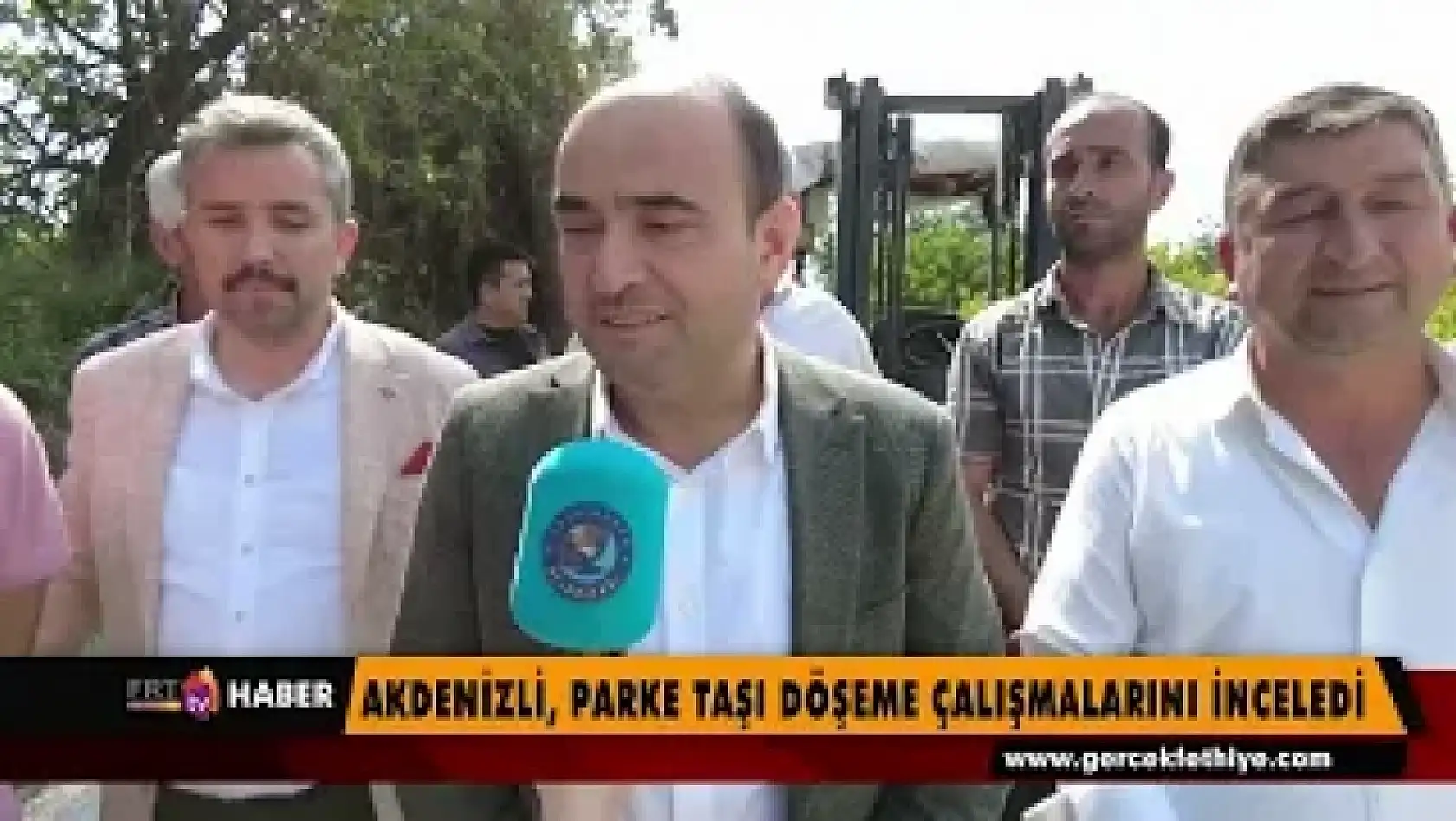 Başkan Akdenizli, Kilit Parke Taşı Döşeme Çalışmalarını İnceledi