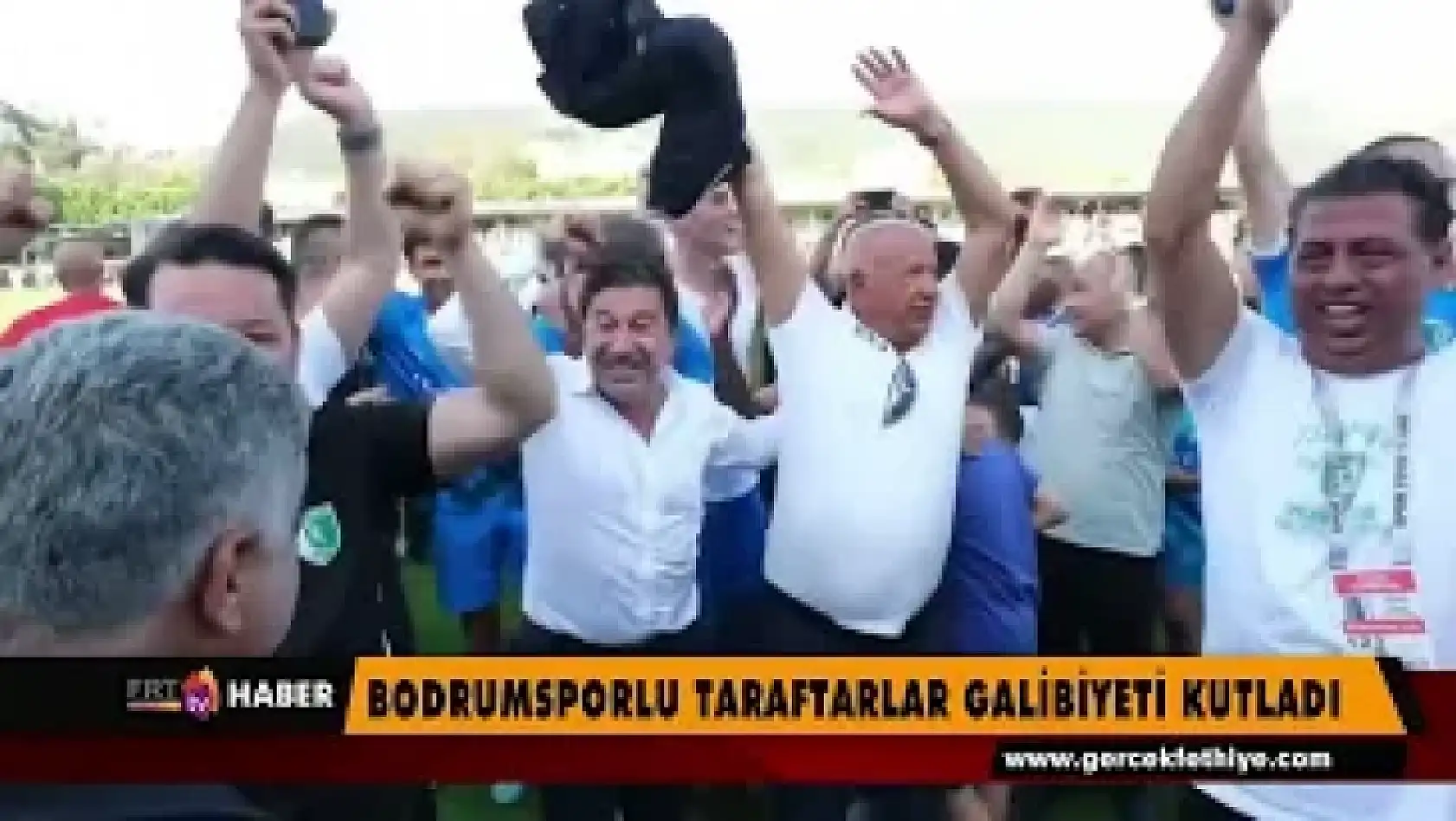 Bodrumsporlu taraftarlar galibiyeti kutladı