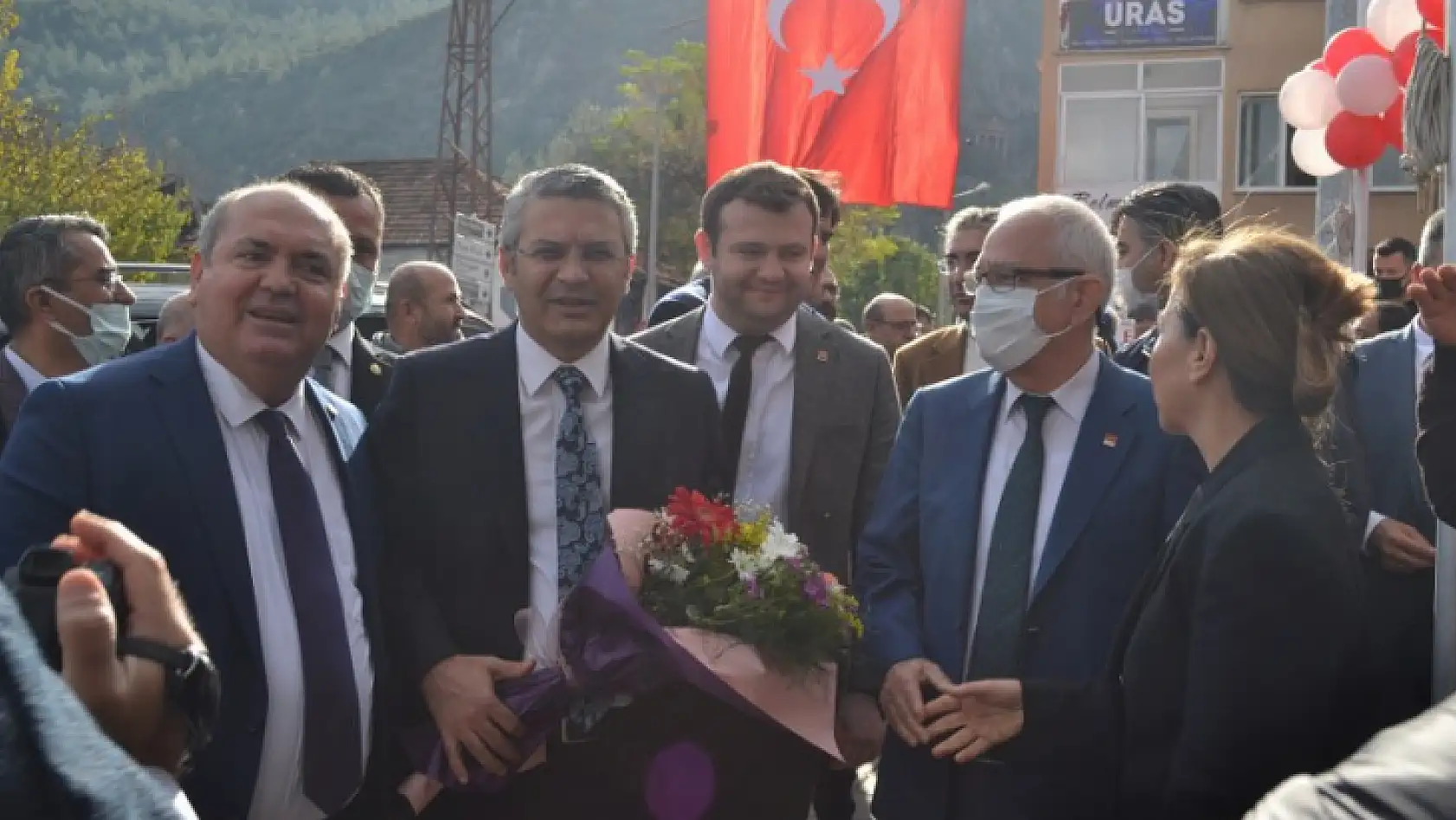 CHP rozet takma törenine yoğun katılım