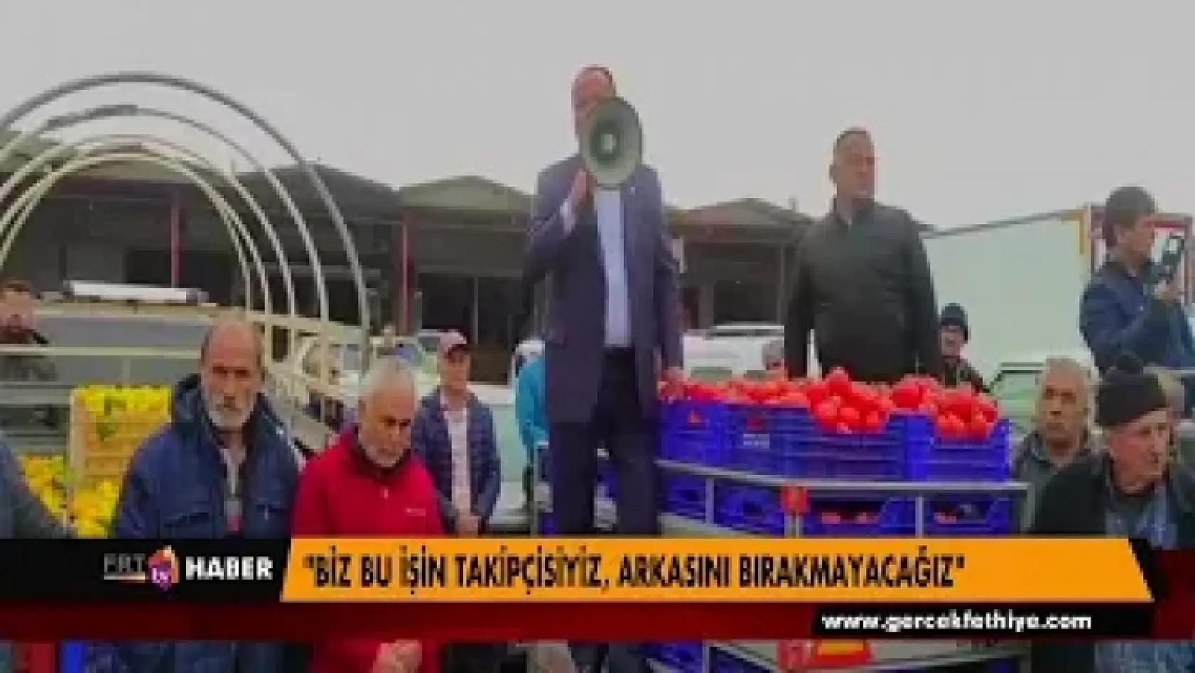 DOMATES ÜRETİCİLERİ KARAÇULHA HALİNDE BİR ARAYA GELDİ