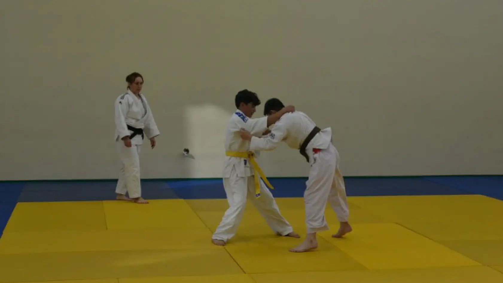 Gençler judo maçları yaptı