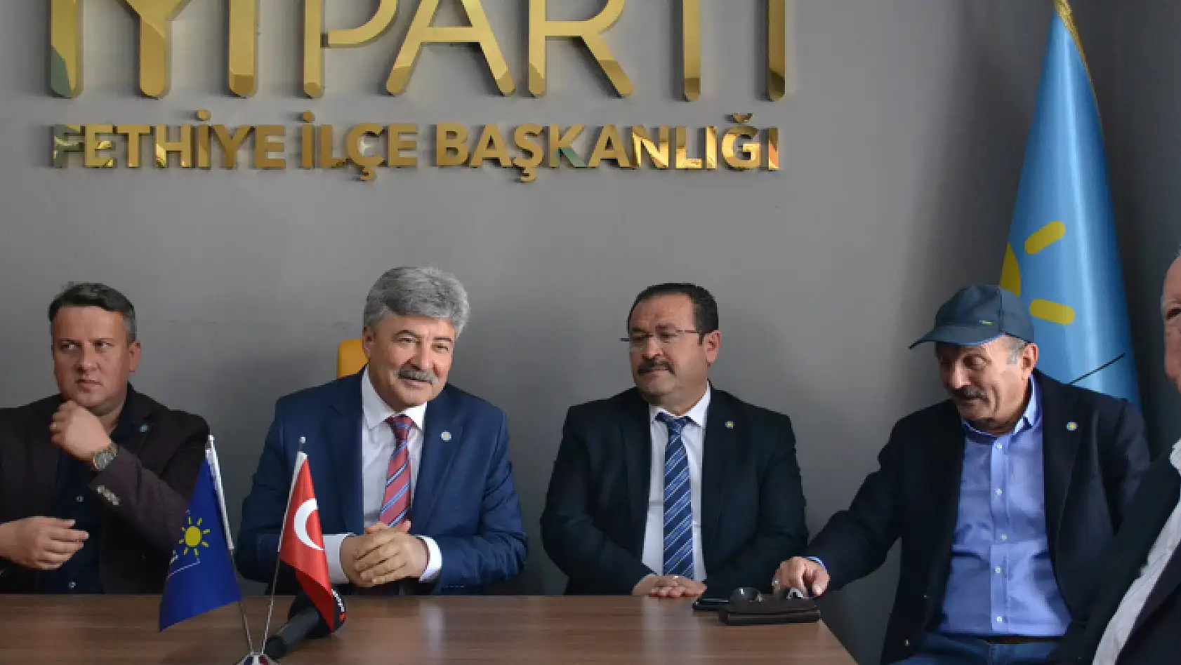 İYİ Parti'de yeni rozetler takıldı