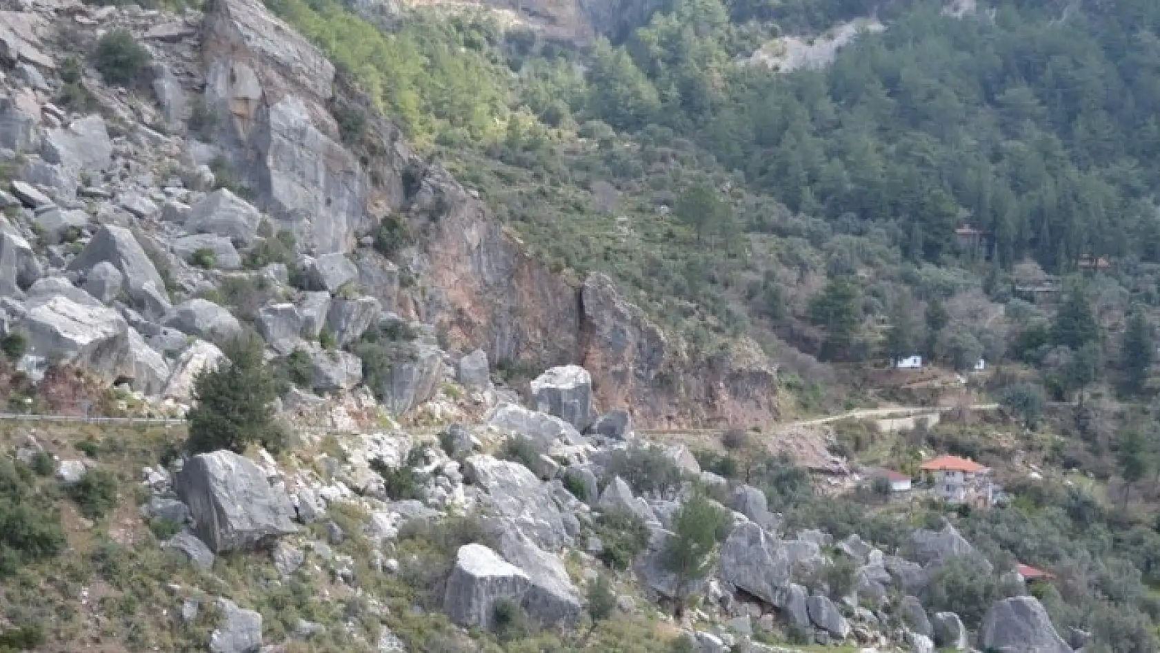 Muhtar Karaburun yetkililerden yardım istedi