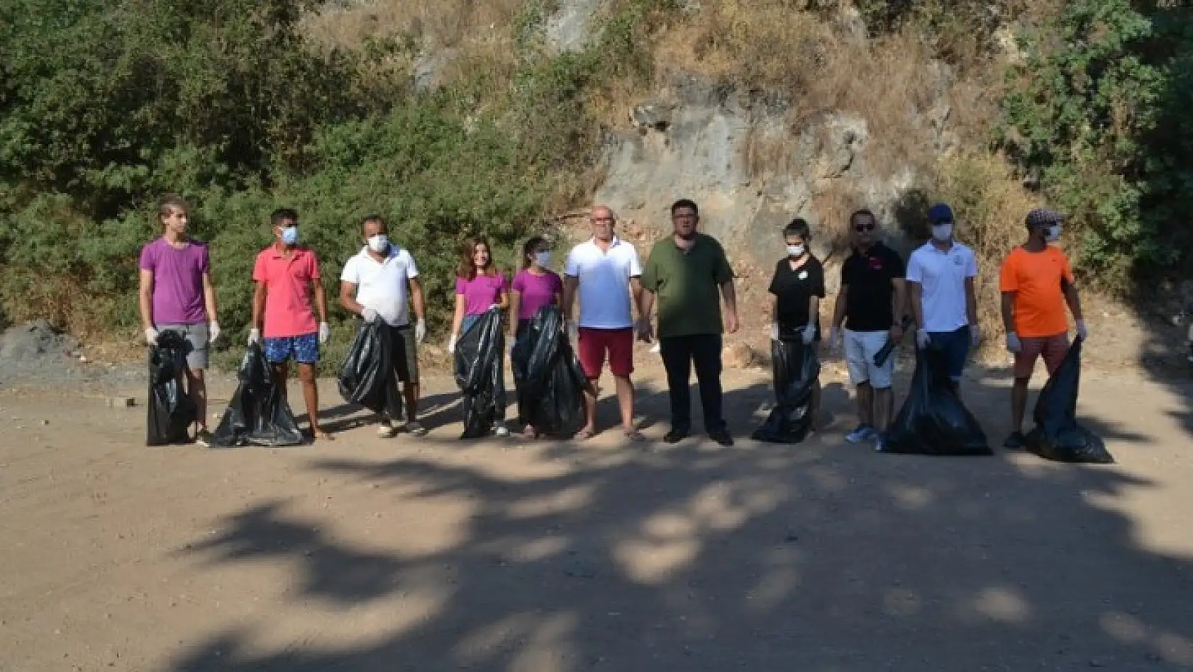 Ölüdeniz'de bayram sonu çevre temizliği yapıldı