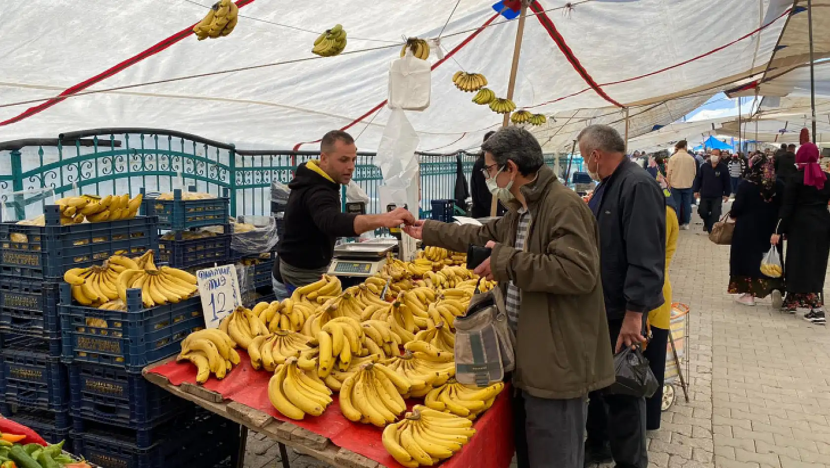 Salı Pazarı'nda fiyatlar düştü