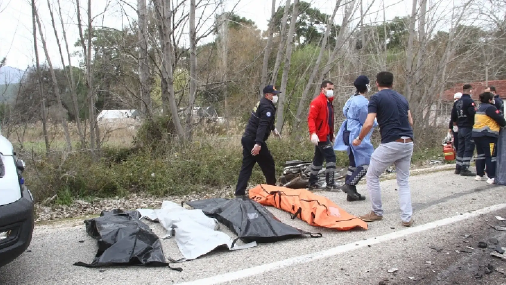 Seydikemer'de tır ile otomobil çarpıştı: 5 ölü