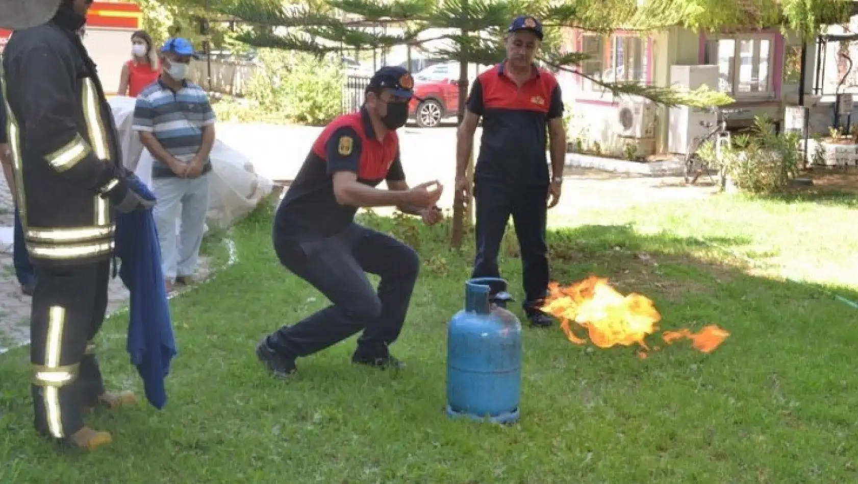 Yangın tatbikatı gerçeğini aratmadı