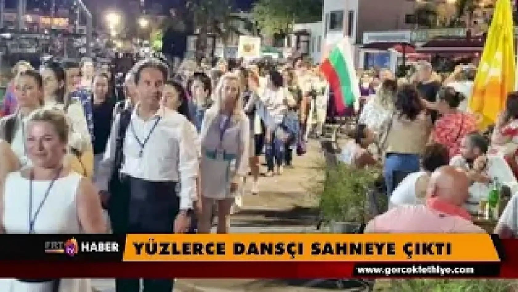 Yüzlerce Dansçı Sahneye Çıktı