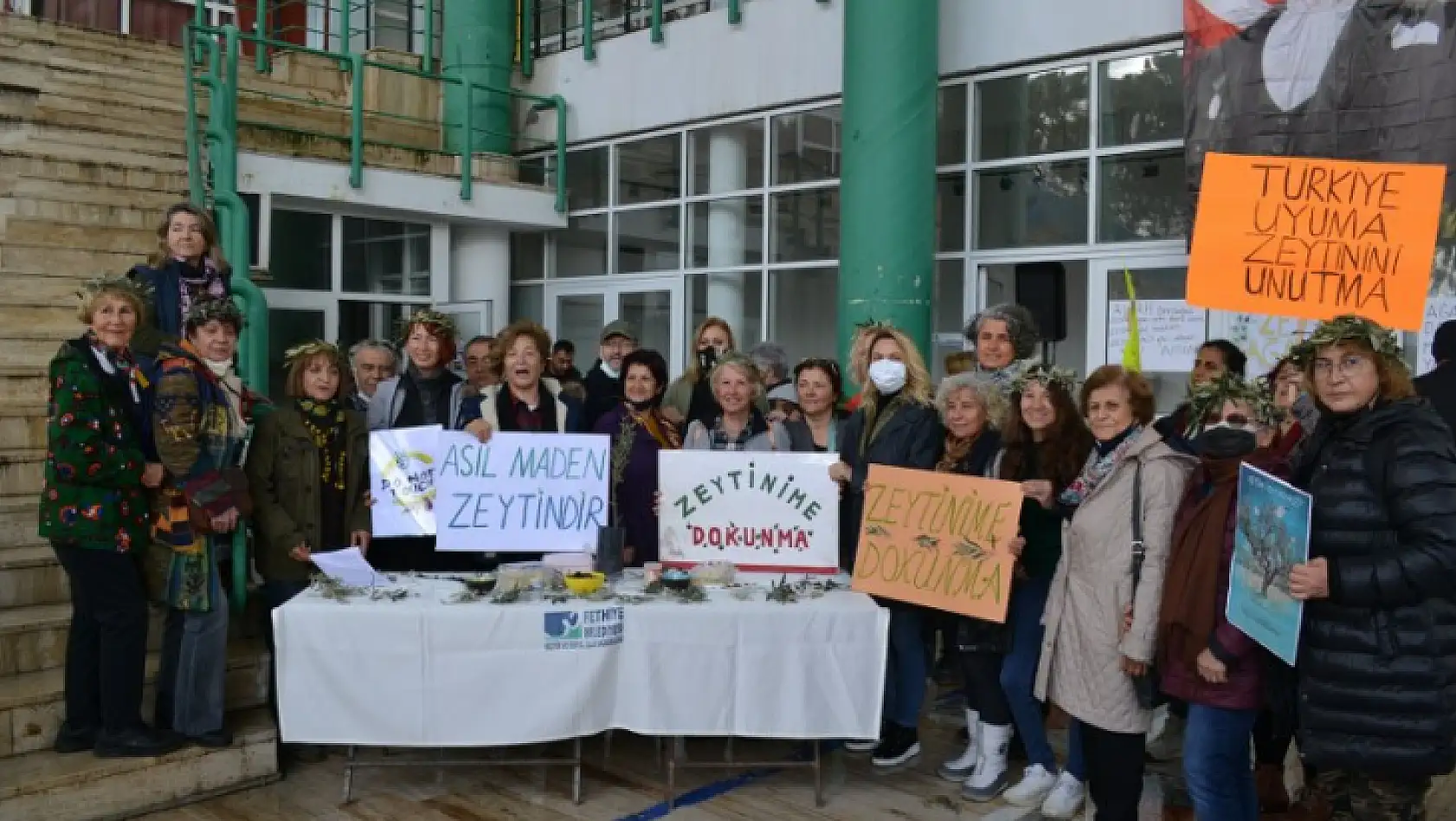 Zeytinliklerin madenciliğe açılması protesto edildi