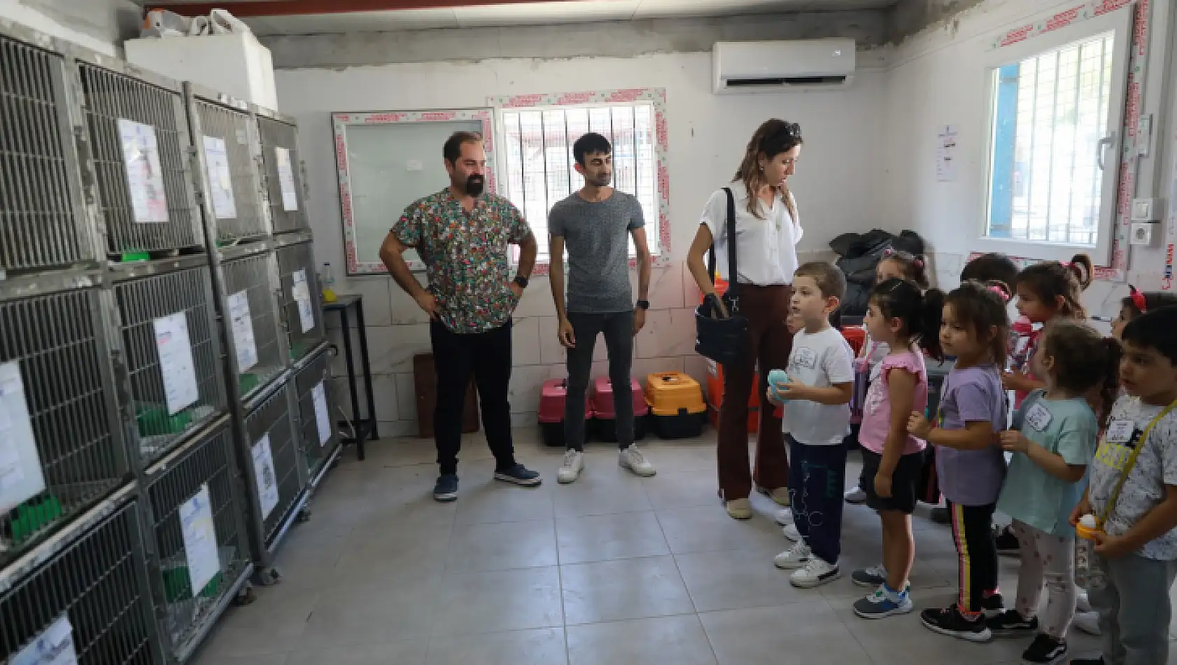 Anaokulu Öğrencilerinden Hayvan Bakımevin'e Ziyaret