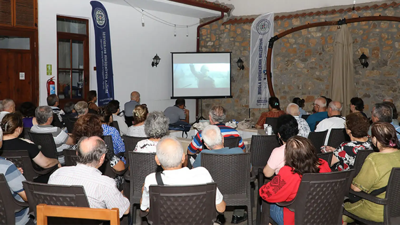 Büyükşehir Belediyesi 100 Yaş Evinde Yazlık Sinema Günleri