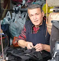 30 yıllık ayakkabı tamircisi Uysal: 'Teknoloji olsun ama gelenek kaybolmasın'