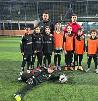 Atletik Futbol Akademi'de Küçük Yaş Gruplarına Futbol Eğitimi