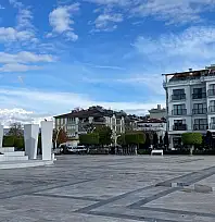 Beşkaza Meydanı sessizliğe bürüdü