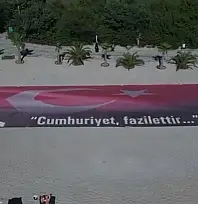 Dev Bayrak Açıldı