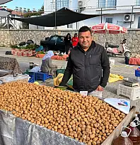 Fethiye Cuma Pazarı'nda ceviz satışı