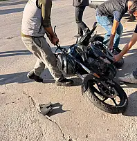 Fethiye'de Adnan Menderes Bulvarı'nda motosiklet kamyonun altına girdi