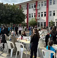 Fethiye'de Atatürk İlkokulu kermesine yoğun katılım