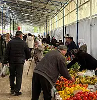 Fethiye'de Cuma Pazarı tezgahlarında sebze ve meyve fiyatları