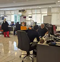 Fethiye'de eski tip ehliyet yoğunluğu Vatandaşlar son günde Nüfus Müdürlüğü'ne akın etti