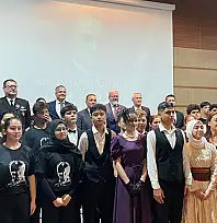 Fethiye'de öğrencilerden Atatürk'e saygı ve özlem dolu anma
