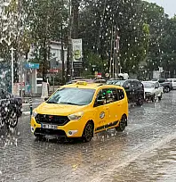 Fethiye'de sağanak ve dolu etkili oluyor