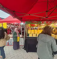 Fethiye Hamsi Festivali'nde yöresel lezzetlere yoğun ilgi: 'Şifa kaynağı kozalak pekmezi getirdik'