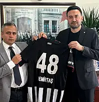 Kamil Mutlu Demirtaş'a Beşiktaş forması hediye edildi